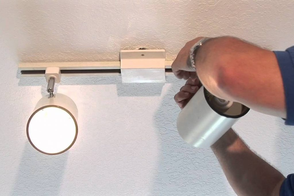 Lighting Fixtures Electricians, How To Repair Light Fixture